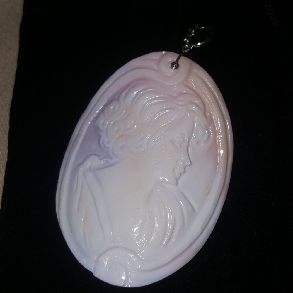  M+M Scognamiglio pink conch shell cameo.